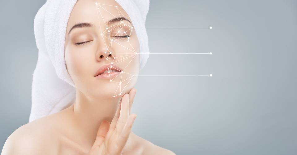 HTL applying cosmetic cream