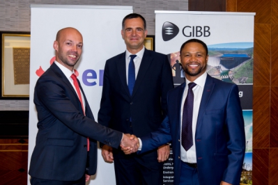 Signature des accords d'investissement d'EDF dans Gibb Power entre Richard Vries (à droite), CEO de Gibb, et un représentant d'EDF - ©edf.fr Signature des accords d'investissement d'EDF dans Gibb Power entre Richard Vries (à droite), CEO de Gibb, et un représentant d'EDF - ©edf.fr