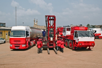 Flotte de camions de l'ivorien Les Centaures Routiers - &copy;www.facebook.com/pg/lcr