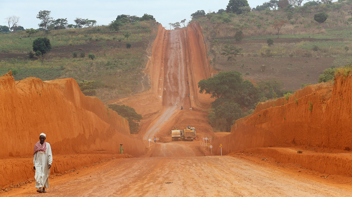 L'une des réalisations de Razel-Bec en matière d'infrastructures routières au Cameroun : la route Garoua-Boulaï-Nandéké. - © Razel-Bec L'une des réalisations de Razel-Bec en matière d'infrastructures routières au Cameroun : la route Garoua-Boulaï-Nandéké. - © Razel-Bec