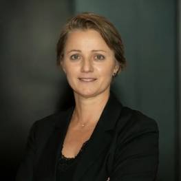Carine Dymon, Gide