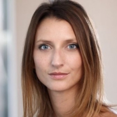 Liza Scemama, AIG
